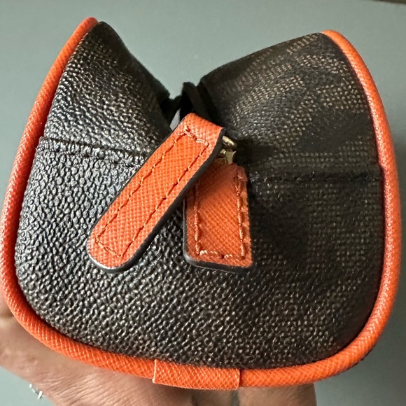 Micheal kors small bag - Picture 7 of 8